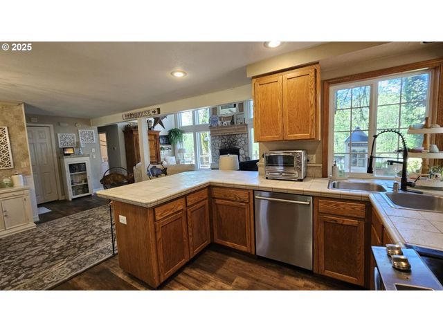 41485 DEERHORN Rd, Springfield, OR 97478