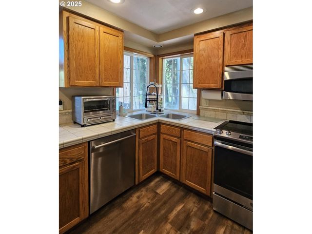 41485 DEERHORN Rd, Springfield, OR 97478