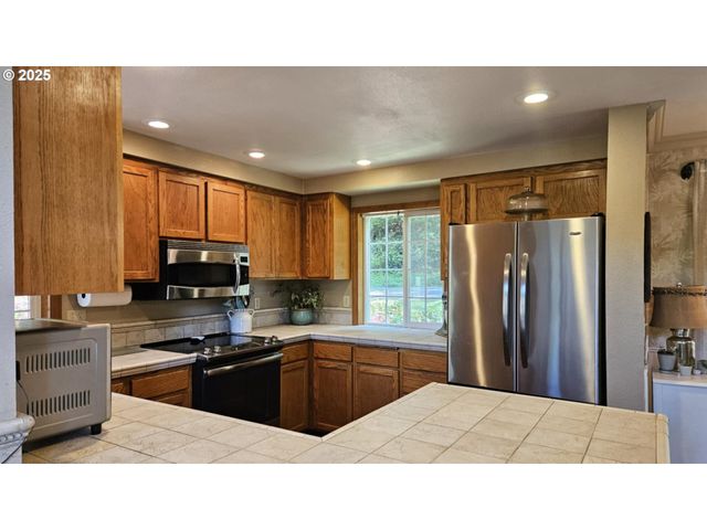 41485 DEERHORN Rd, Springfield, OR 97478