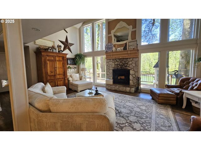 41485 DEERHORN Rd, Springfield, OR 97478