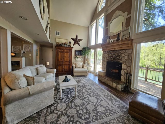 41485 DEERHORN Rd, Springfield, OR 97478