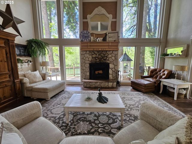 41485 DEERHORN Rd, Springfield, OR 97478
