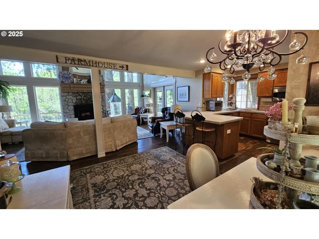 41485 DEERHORN Rd, Springfield, OR 97478