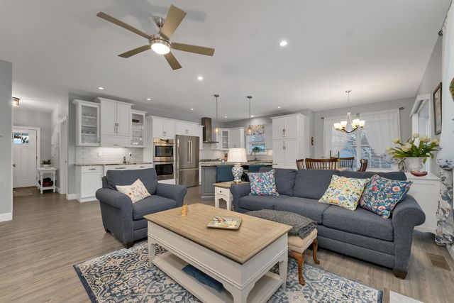 4 Mulberry Court, Wolfeboro, NH 03894