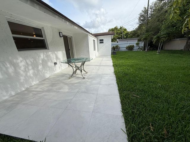 1991 NW 98th Avenue, Sunrise, FL 33322