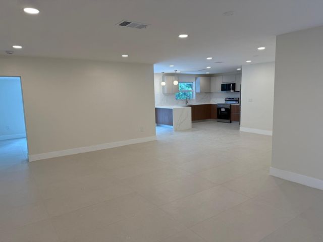 1991 NW 98th Avenue, Sunrise, FL 33322