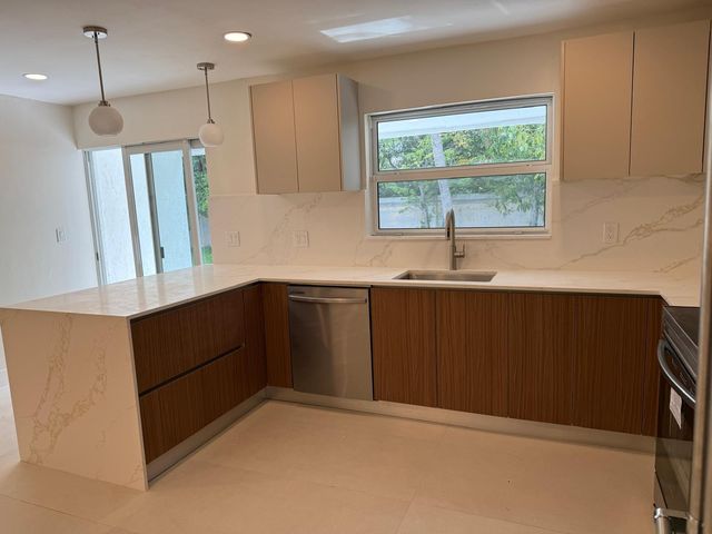 1991 NW 98th Avenue, Sunrise, FL 33322