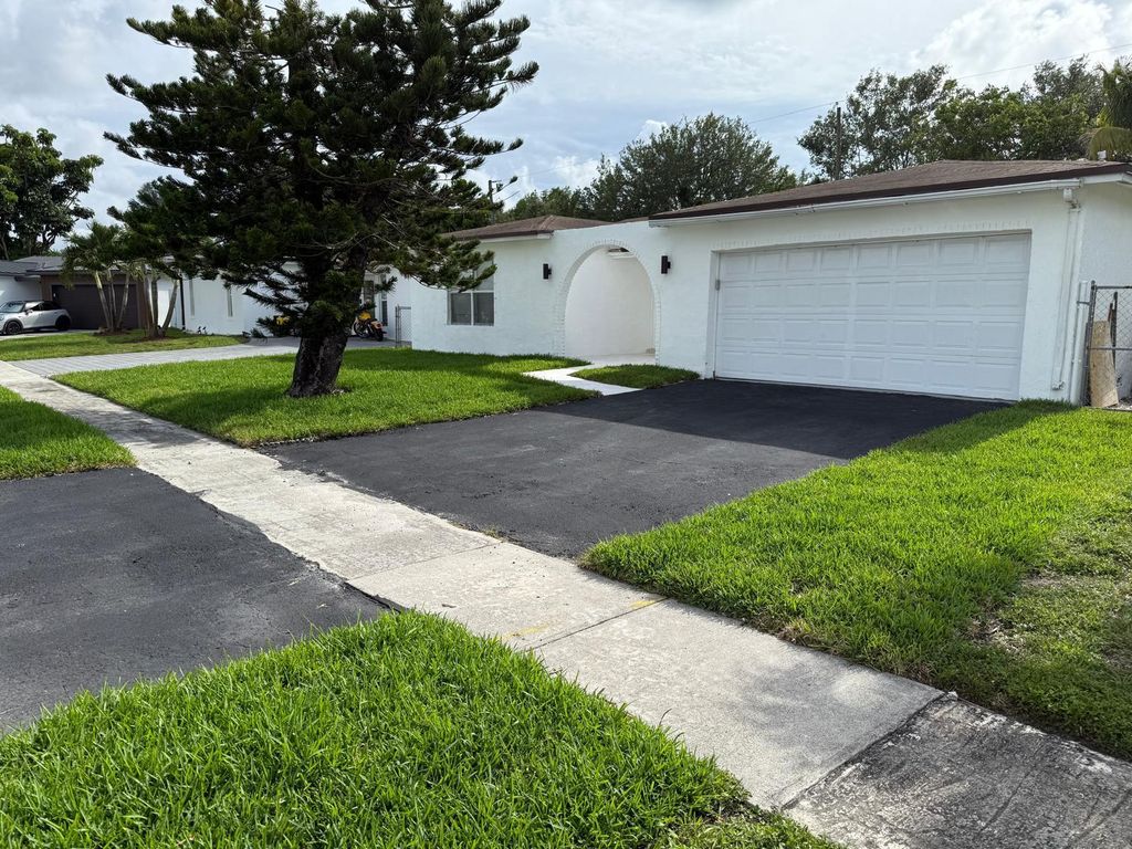 1991 NW 98th Avenue, Sunrise, FL 33322