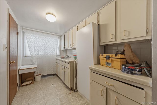 25552 148th Drive, Rosedale, NY 11422