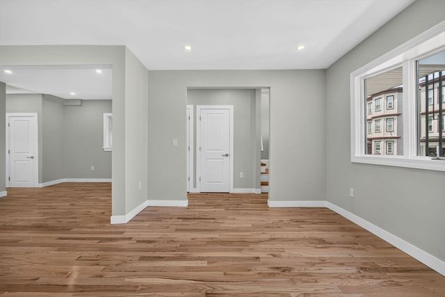 31 Wordsworth St, Boston, MA 02128