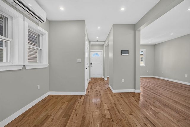 31 Wordsworth St, Boston, MA 02128