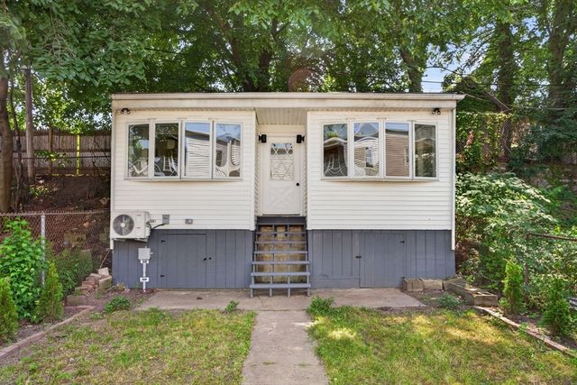 31 Wordsworth St, Boston, MA 02128