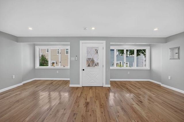 31 Wordsworth St, Boston, MA 02128
