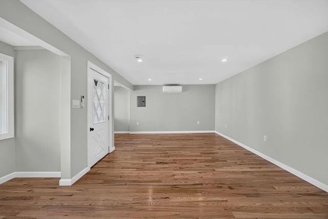 31 Wordsworth St, Boston, MA 02128