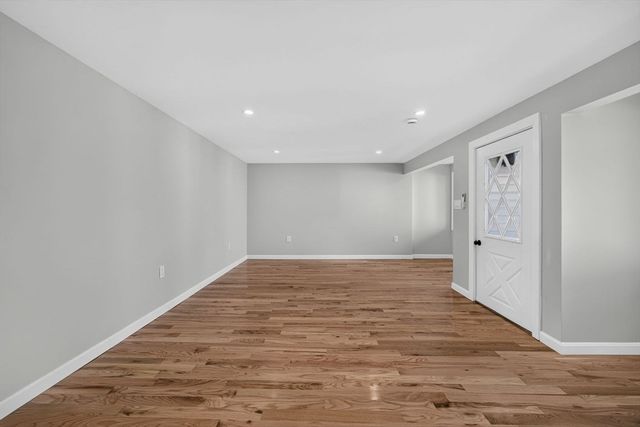 31 Wordsworth St, Boston, MA 02128