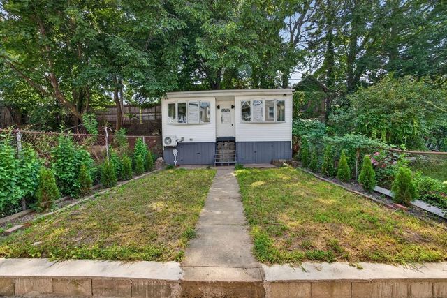 31 Wordsworth St, Boston, MA 02128