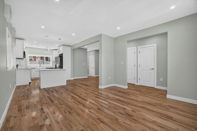 31 Wordsworth St, Boston, MA 02128
