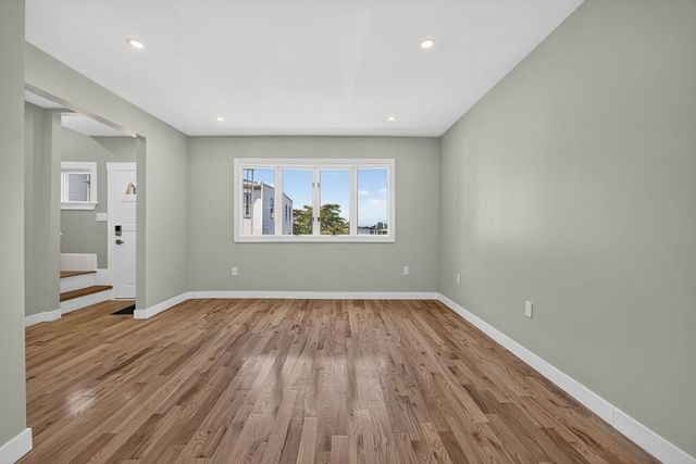 31 Wordsworth St, Boston, MA 02128