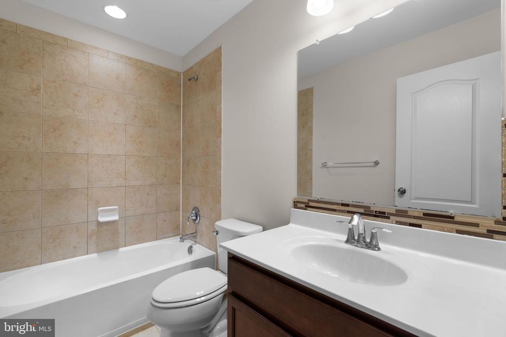 Image 18 of property listing at 7997 ALCHEMY WAY, Elkridge, MD 21075