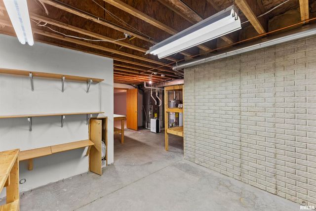 2009 VILLA PINES Circle, Carbon Cliff, IL 61239