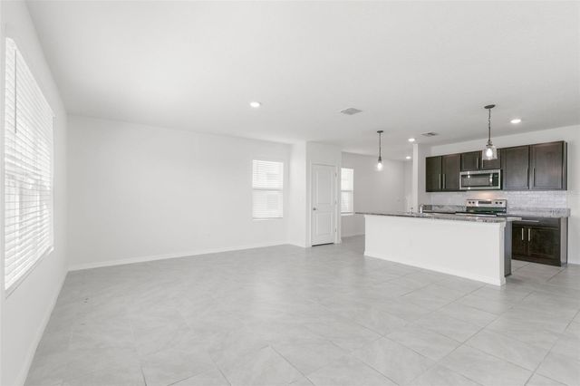 5495 WARRINGTON TOWN PATH, Wesley Chapel, FL 33545