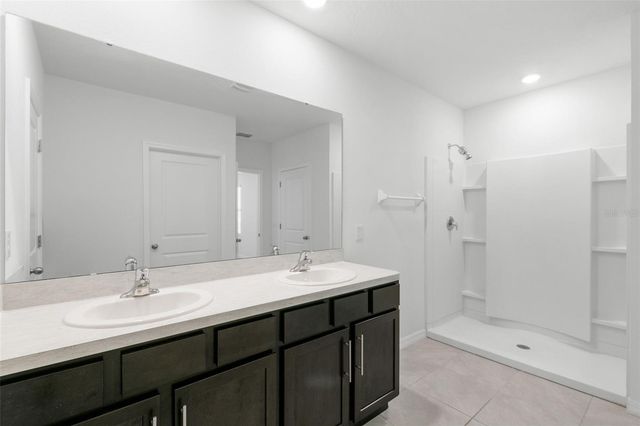 5495 WARRINGTON TOWN PATH, Wesley Chapel, FL 33545