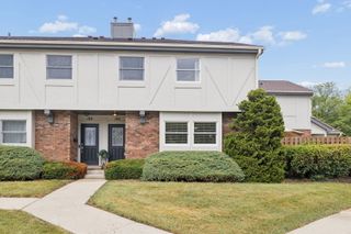106 Queens Cove, Barrington, IL 60010