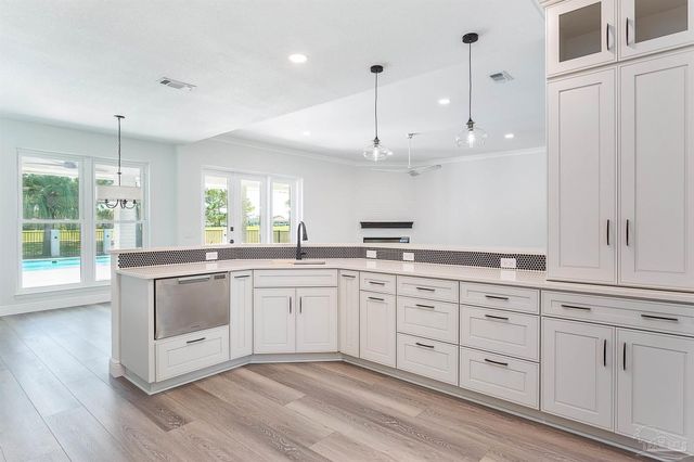 1326 Tour Dr, Gulf Breeze, FL 32563