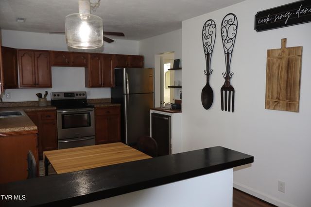 1207 Woodside Drive, Johnson City, TN 37604