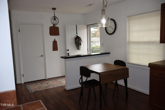 1207 Woodside Drive, Johnson City, TN 37604