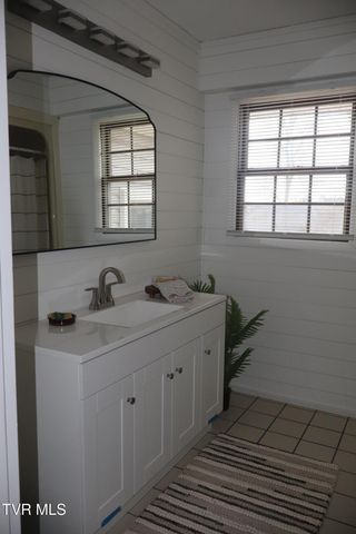 1207 Woodside Drive, Johnson City, TN 37604