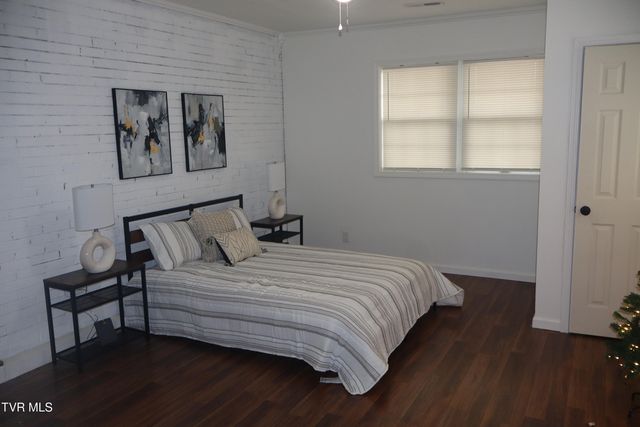 1207 Woodside Drive, Johnson City, TN 37604