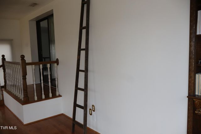 1207 Woodside Drive, Johnson City, TN 37604