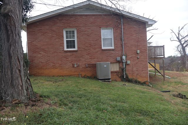 1207 Woodside Drive, Johnson City, TN 37604