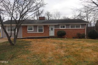 1207 Woodside Drive, Johnson City, TN 37604