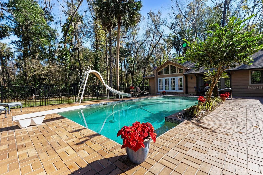 Image 5 of property listing at 1611 TALISIA COURT, Longwood, FL 32779