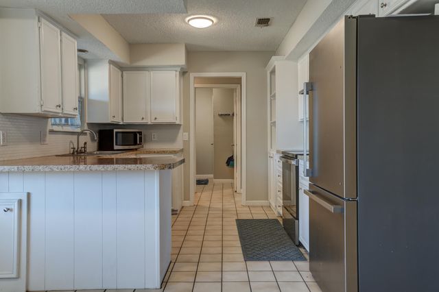 8107 Knoxville Avenue, Lubbock, TX 79423