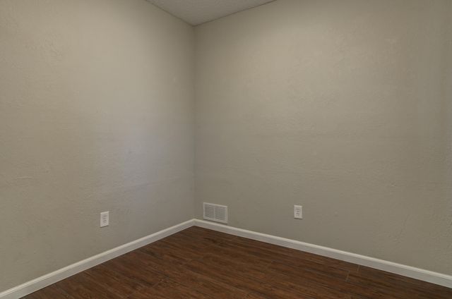 8107 Knoxville Avenue, Lubbock, TX 79423