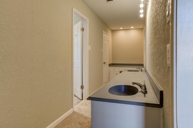 8107 Knoxville Avenue, Lubbock, TX 79423