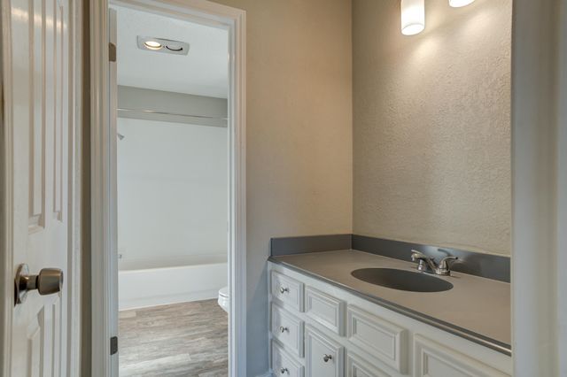 8107 Knoxville Avenue, Lubbock, TX 79423