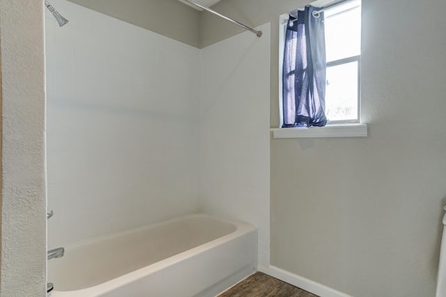 8107 Knoxville Avenue, Lubbock, TX 79423