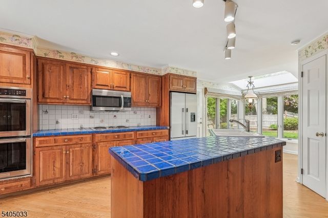 84 Pine Grove Ave, Summit City, NJ 07901