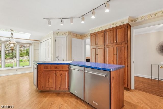 84 Pine Grove Ave, Summit City, NJ 07901