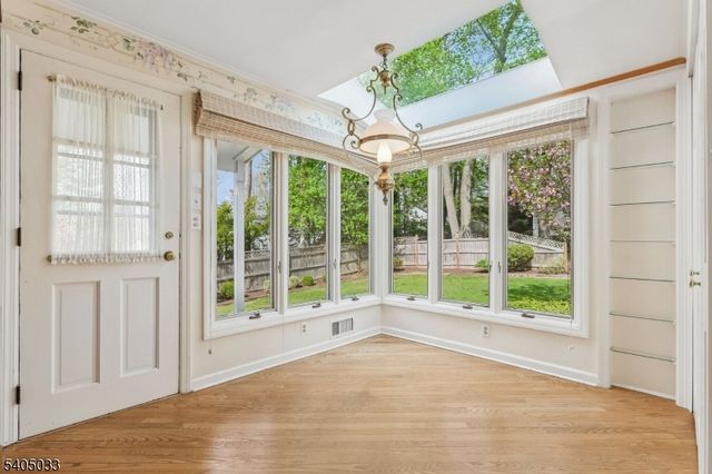 84 Pine Grove Ave, Summit City, NJ 07901