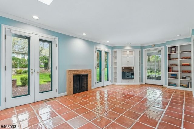 84 Pine Grove Ave, Summit City, NJ 07901