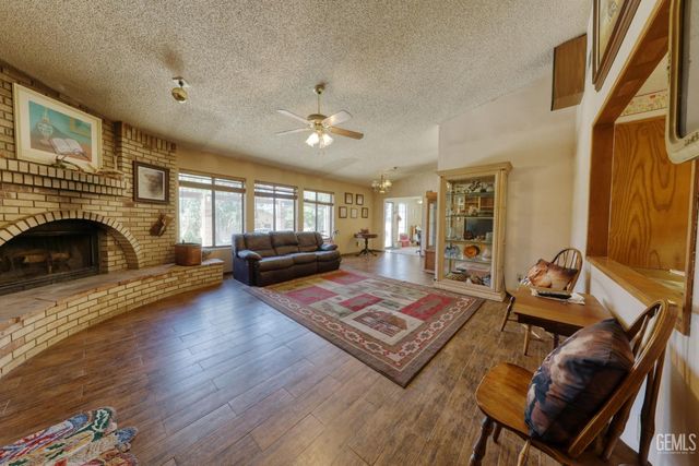 28220 Black Gold Way, Tehachapi, CA 93561