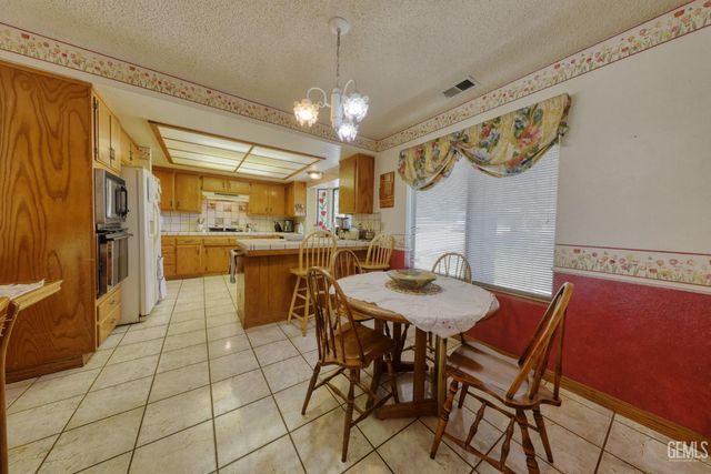 28220 Black Gold Way, Tehachapi, CA 93561