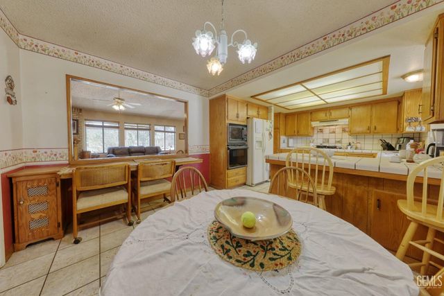 28220 Black Gold Way, Tehachapi, CA 93561