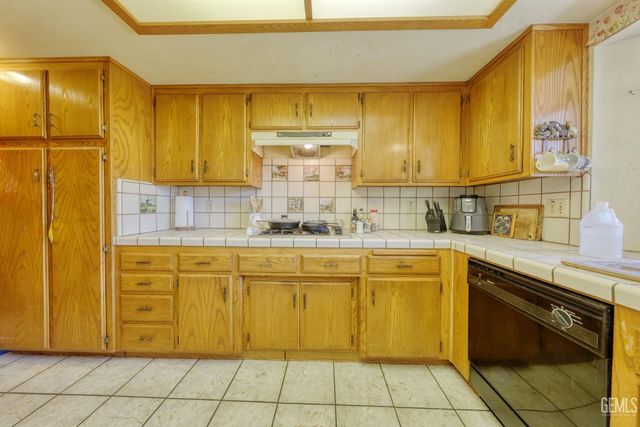 28220 Black Gold Way, Tehachapi, CA 93561