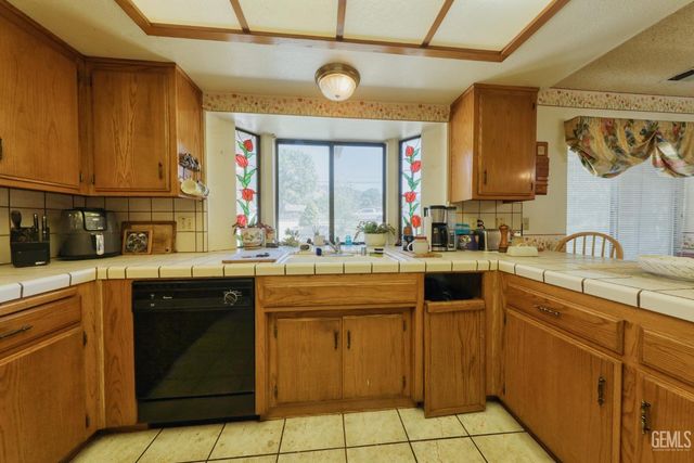 28220 Black Gold Way, Tehachapi, CA 93561